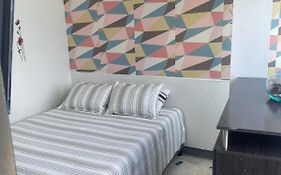 Room cerca al aeropuerto